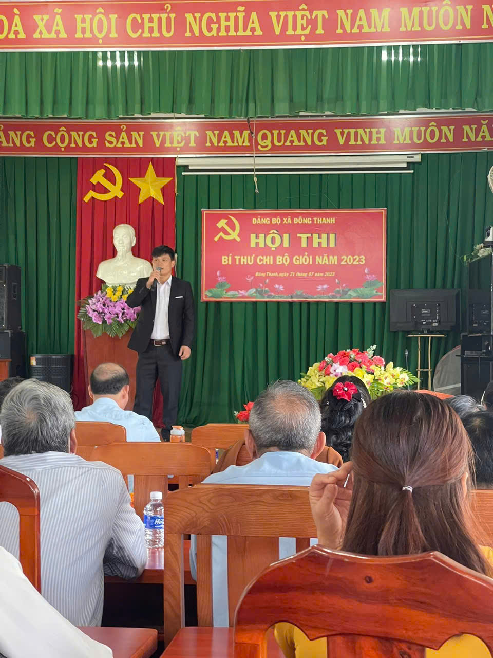 Thầy Trần Sỹ Nguyên - BTCB, Hiệu trưởng trường TH&THCS Đông Thanh tham dự Hội thi Bí thư chi bộ giỏi